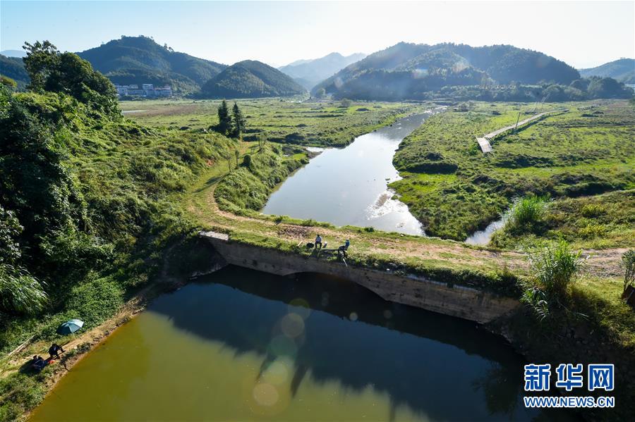 （在習(xí)近平新時代中國特色社會主義思想指引下·慶祝改革開放40周年·綠色發(fā)展·圖文互動）（1）治水·護水·興水——綠色發(fā)展之“水”的故事