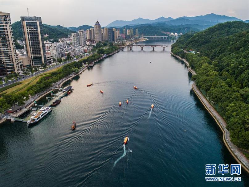 （新華全媒頭條·圖文互動(dòng)）（5）創(chuàng)造新的更大奇跡——黨的十八屆三中全會(huì)召開五周年述評(píng)