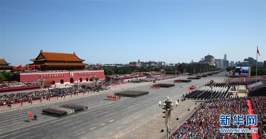 （新華全媒頭條·強(qiáng)軍思想引領(lǐng)新征程·圖文互動）（1）那一刻，我們光榮接受檢閱