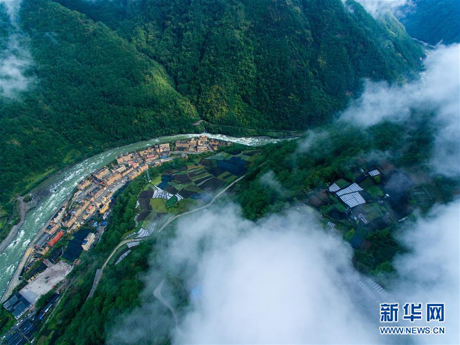 （壯麗70年·奮斗新時代·圖文互動）（1）獨龍江畔，這個民族“一躍千年”