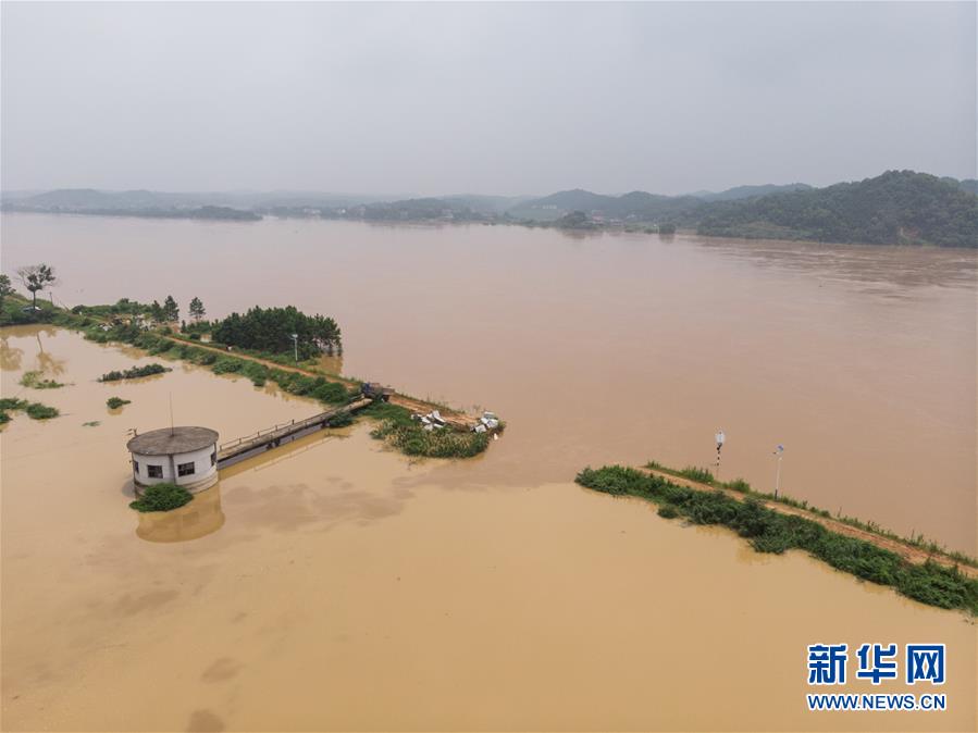 （防汛抗洪·圖文互動）加快搶險進(jìn)度 確保群眾安全——湘江衡山段漫堤決口現(xiàn)場直擊