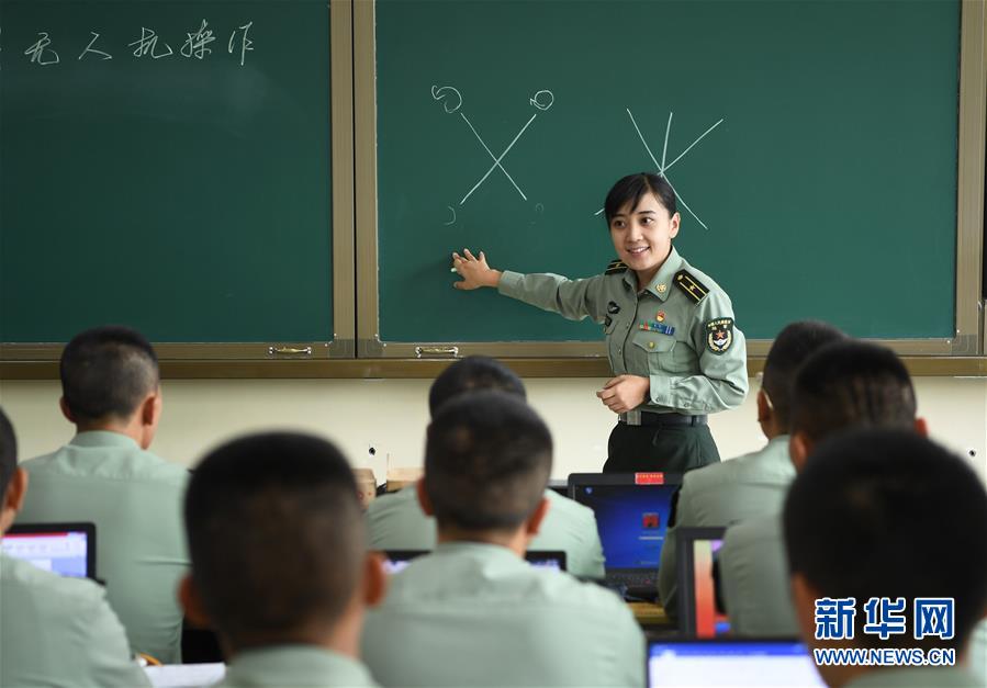 （圖文互動）（2）歷史的見證——陸軍邊海防學院維吾爾族女講師其曼古力一家三代守疆固邊記事