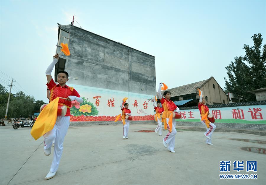 （在習近平新時代中國特色社會主義思想指引下——新時代新作為新篇章·總書記關心的百姓身邊事·圖文互動）（4）讓鄉(xiāng)村社會既充滿活力又和諧有序——中國鄉(xiāng)村治理呈現(xiàn)新局面