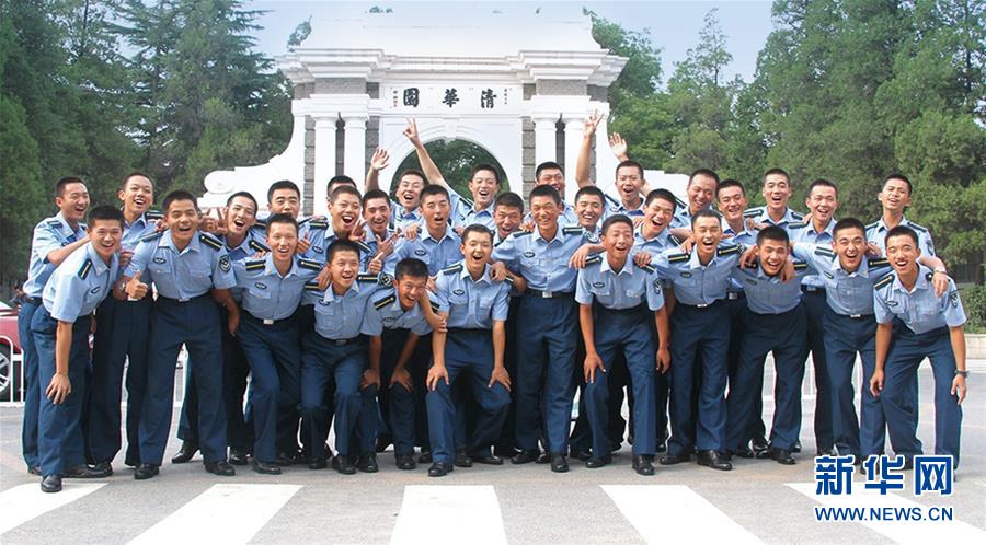 （人民空軍70年·圖文互動）（5）我愛祖國的藍(lán)天——空軍強軍主題紀(jì)念封8張“同框照”背后的故事 