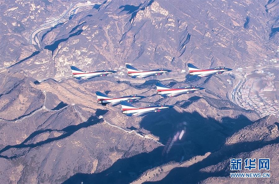 （人民空軍70年·圖文互動）（6）我愛祖國的藍(lán)天——空軍強軍主題紀(jì)念封8張“同框照”背后的故事 