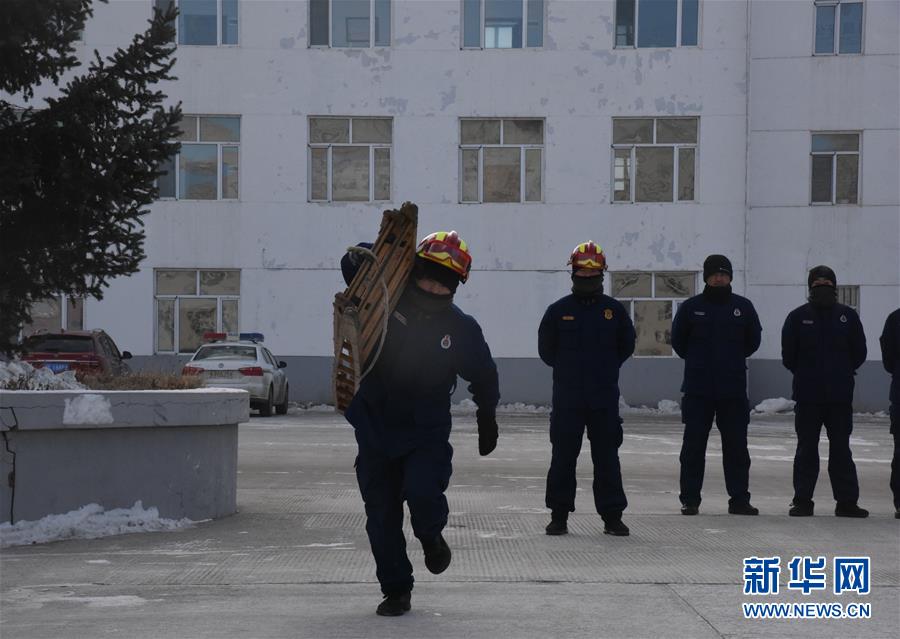 （走基層 聽民聲·圖文互動）（5）皚皚白雪中的一抹“火焰藍”——走近中國最北消防員