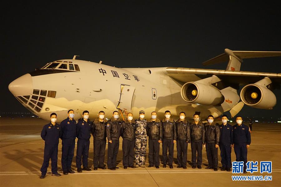 （新型肺炎疫情防控·圖文互動）（2）除夕夜，他們這樣出征——空軍軍醫(yī)大學醫(yī)療隊出征武漢疫區(qū)見聞