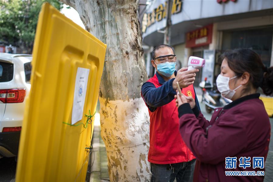 （在習(xí)近平新時(shí)代中國特色社會(huì)主義思想指引下——新時(shí)代新作為新篇章·習(xí)近平總書記關(guān)切事·圖文互動(dòng)）（6）疫情防控不減壓　復(fù)工復(fù)產(chǎn)正加速——武漢“解封”滿月觀察