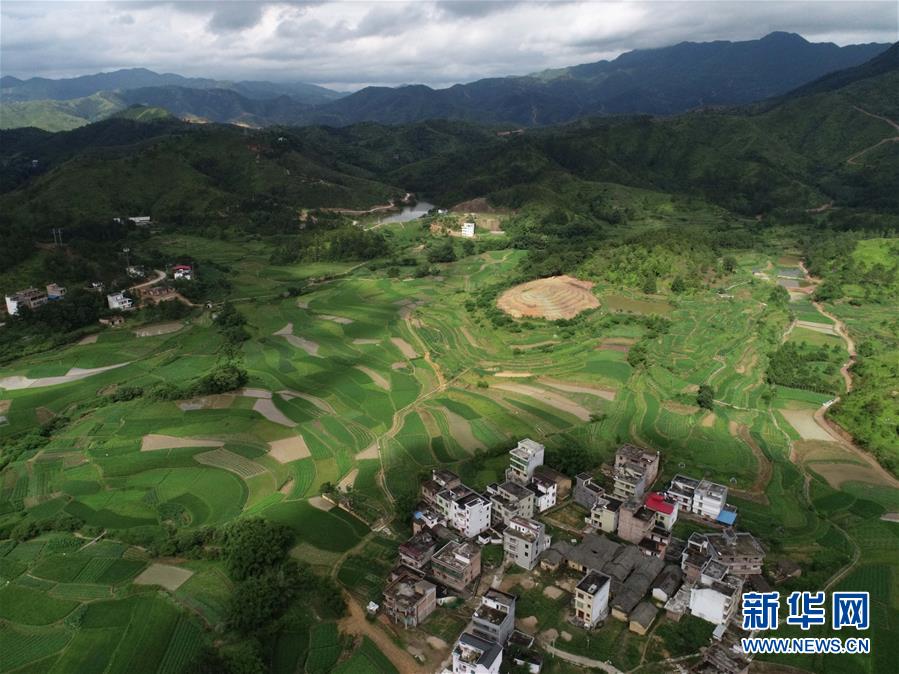 （在習(xí)近平新時(shí)代中國(guó)特色社會(huì)主義思想指引下——新時(shí)代新作為新篇章·習(xí)近平總書(shū)記關(guān)切事·圖文互動(dòng)）（4）新生活、新盼頭——脫貧攻堅(jiān)新形勢(shì)速覽