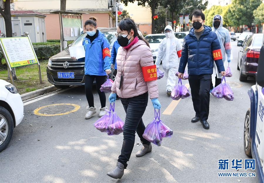 （新華全媒頭條·圖文互動）（10）“始終把人民群眾生命安全和身體健康放在第一位”——中國抗疫彰顯“生命至上、人民至上”理念