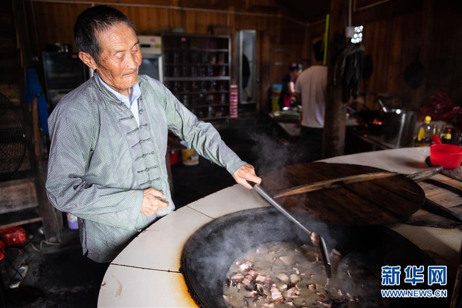 （新華全媒頭條·走向我們的小康生活·圖文互動(dòng)）（8）那山，那人，那苗寨——十八洞村三代人的奮斗史