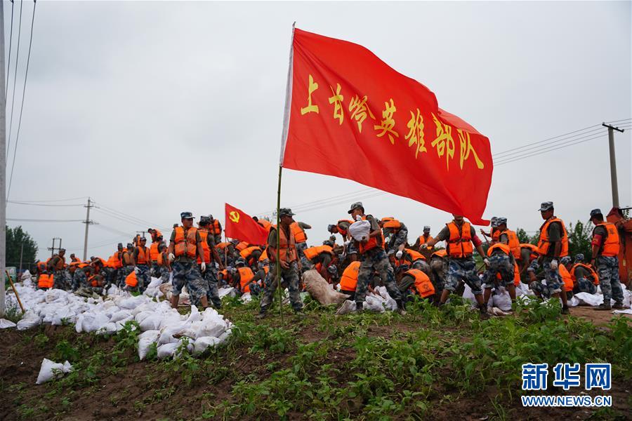 （防汛抗洪·圖文互動(dòng)）（4）洪水不退，子弟兵誓死不退——解放軍和武警部隊(duì)官兵參與洪澇災(zāi)害搶險(xiǎn)救援記事