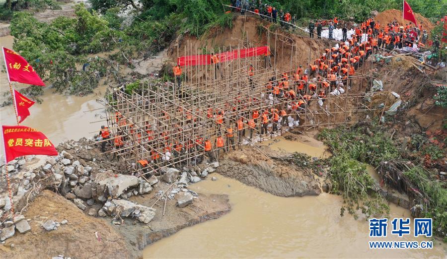 （防汛抗洪·圖文互動(dòng)）（10）洪水不退，子弟兵誓死不退——解放軍和武警部隊(duì)官兵參與洪澇災(zāi)害搶險(xiǎn)救援記事