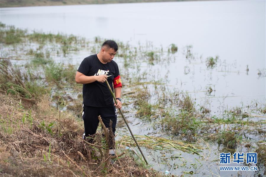 （防汛抗洪·圖文互動(dòng)）（2）在大堤上成長，為人民守護(hù)——洪水中的青年“生力軍”