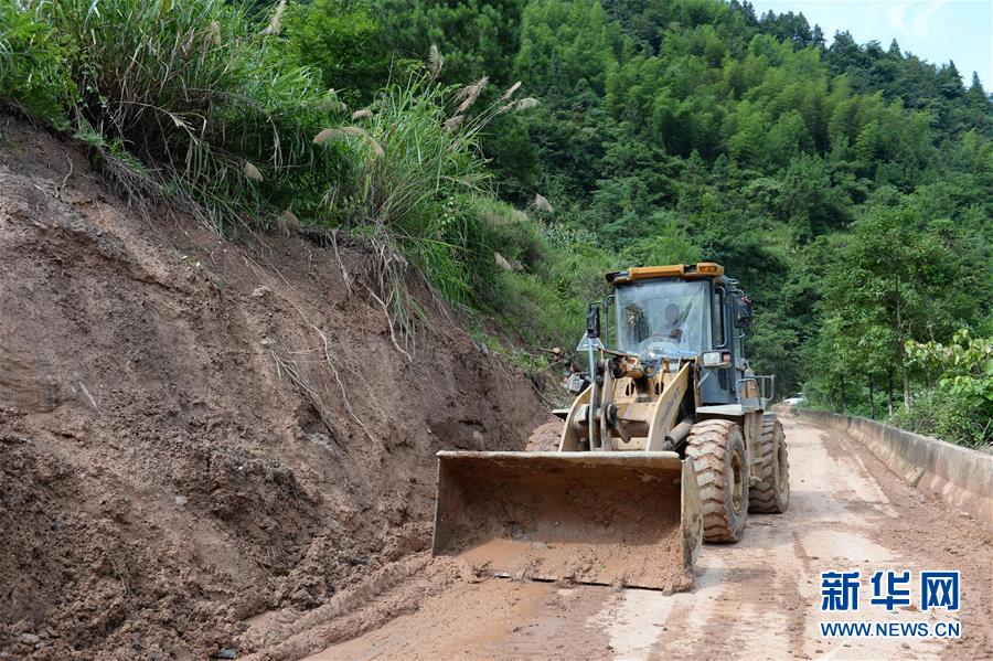 （防汛抗洪·圖文互動）（1）修路通水忙重建 補種搶收復(fù)生產(chǎn)——湘西山洪后恢復(fù)生產(chǎn)生活見聞