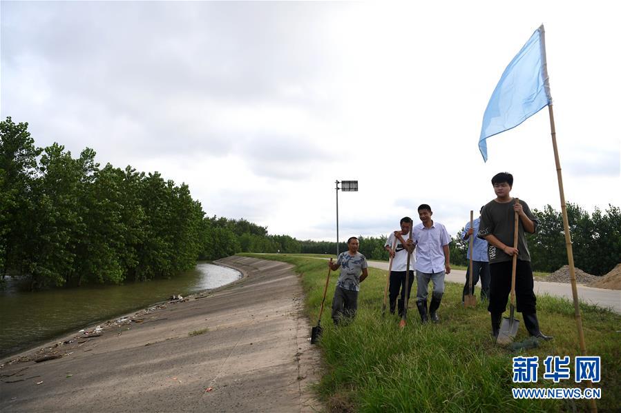 （新華全媒頭條·圖文互動）（5）青春出列——暴雨洪峰中的熱血成人禮