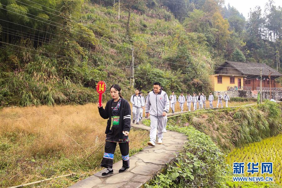 （在習(xí)近平新時代中國特色社會主義思想指引下——新時代新作為新篇章·習(xí)近平總書記關(guān)切事·圖文互動）（3）精準(zhǔn)扶貧7年，十八洞村“長”出10余種新職業(yè)