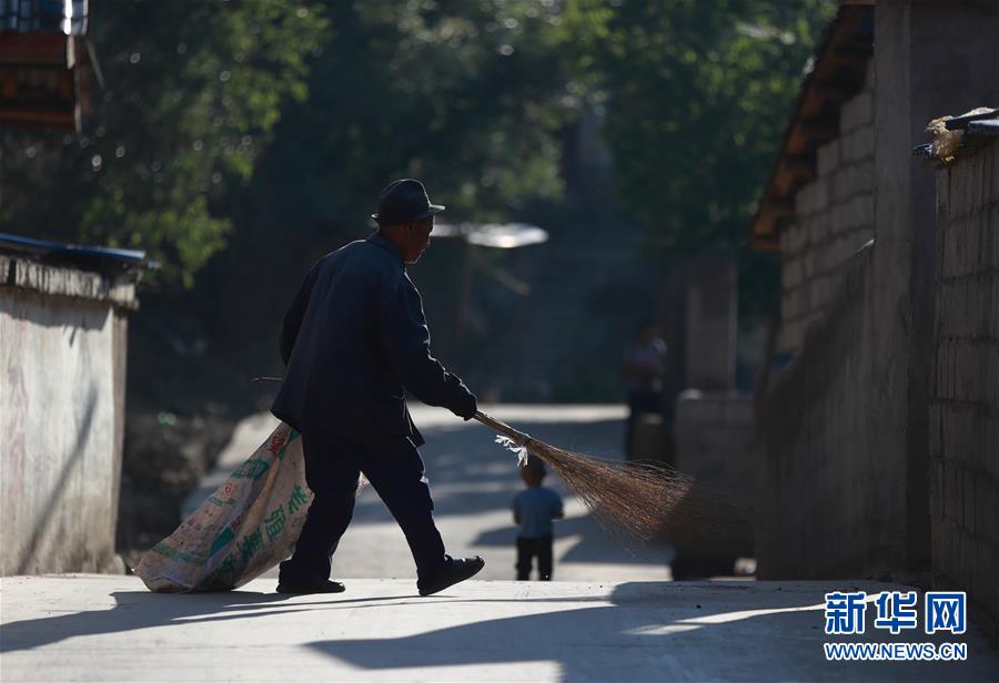 （代表委員履職）（10）全國人大代表吉克石烏：創(chuàng)建“四好”挑起脫貧大梁