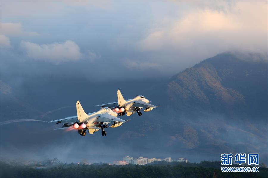 （新華全媒頭條·圖文互動）（2）沿著中國特色強(qiáng)軍之路闊步前進(jìn)——黨中央、中央軍委領(lǐng)導(dǎo)推進(jìn)國防和軍隊(duì)建設(shè)70年紀(jì)實(shí)