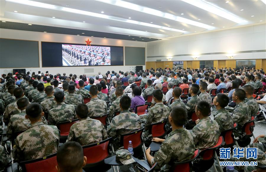 （圖文互動）（3）“我和我的祖國，一刻也不能分割”——解放軍駐香港部隊與市民共同慶祝國慶70周年見聞