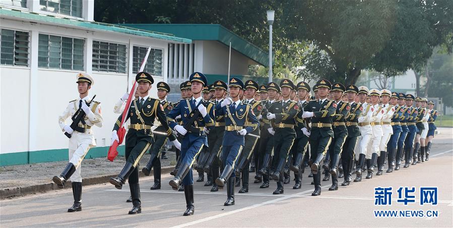 （圖文互動）（5）“我和我的祖國，一刻也不能分割”——解放軍駐香港部隊與市民共同慶祝國慶70周年見聞