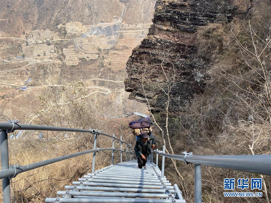 （在習(xí)近平新時(shí)代中國(guó)特色社會(huì)主義思想指引下——新時(shí)代新作為新篇章·習(xí)近平總書記關(guān)切事·圖文互動(dòng)）（3）啃下最后的硬骨頭——脫貧攻堅(jiān)掛牌督戰(zhàn)進(jìn)行時(shí)