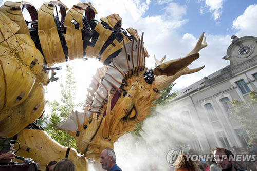 法國造巨型機械龍馬慶中法建交50周年