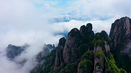 雨后三清山云海翻涌 縹緲?biāo)葡删? /></a>
<p><a  target=