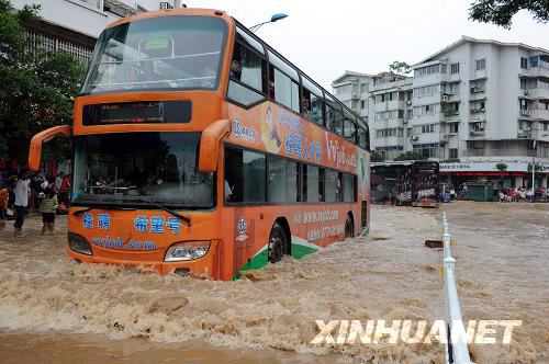 桂林遇強降雨 城區(qū)內(nèi)澇嚴(yán)重