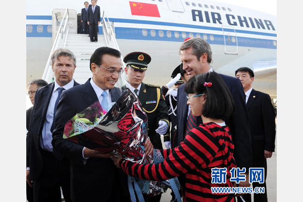 10月14日，國務(wù)院總理李克強乘專機抵達羅馬，開始對意大利進行正式訪問。新華社記者 饒愛民 攝