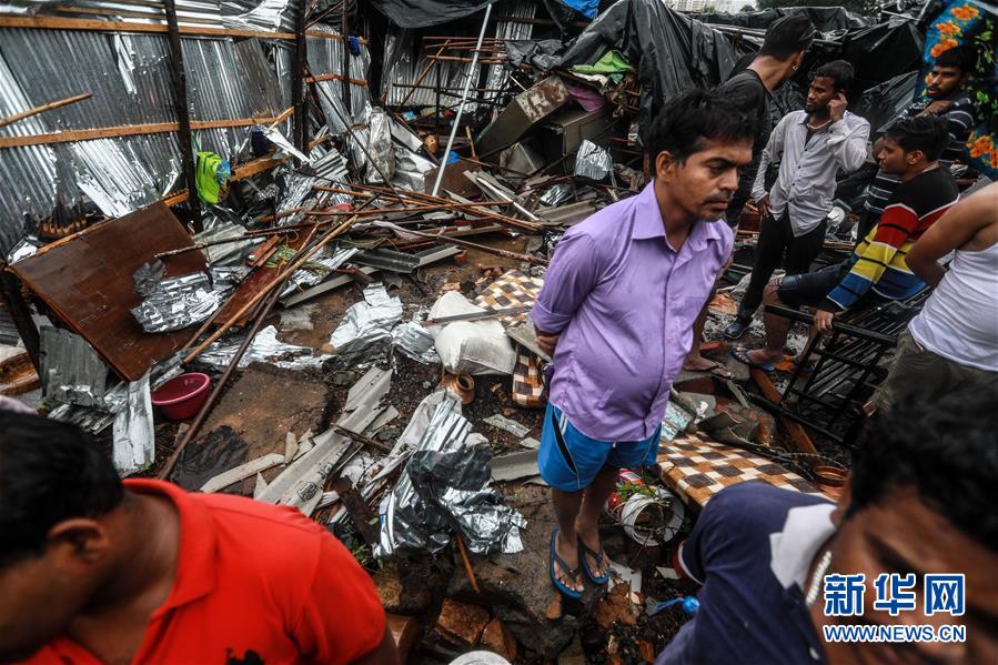 （國(guó)際）（1）印度孟買(mǎi)降雨引發(fā)墻體垮塌致16人死亡