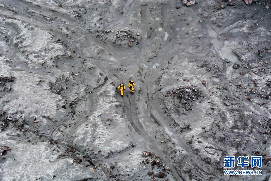 （國(guó)際）（1）救援隊(duì)找到6名懷特島火山噴發(fā)遇難者